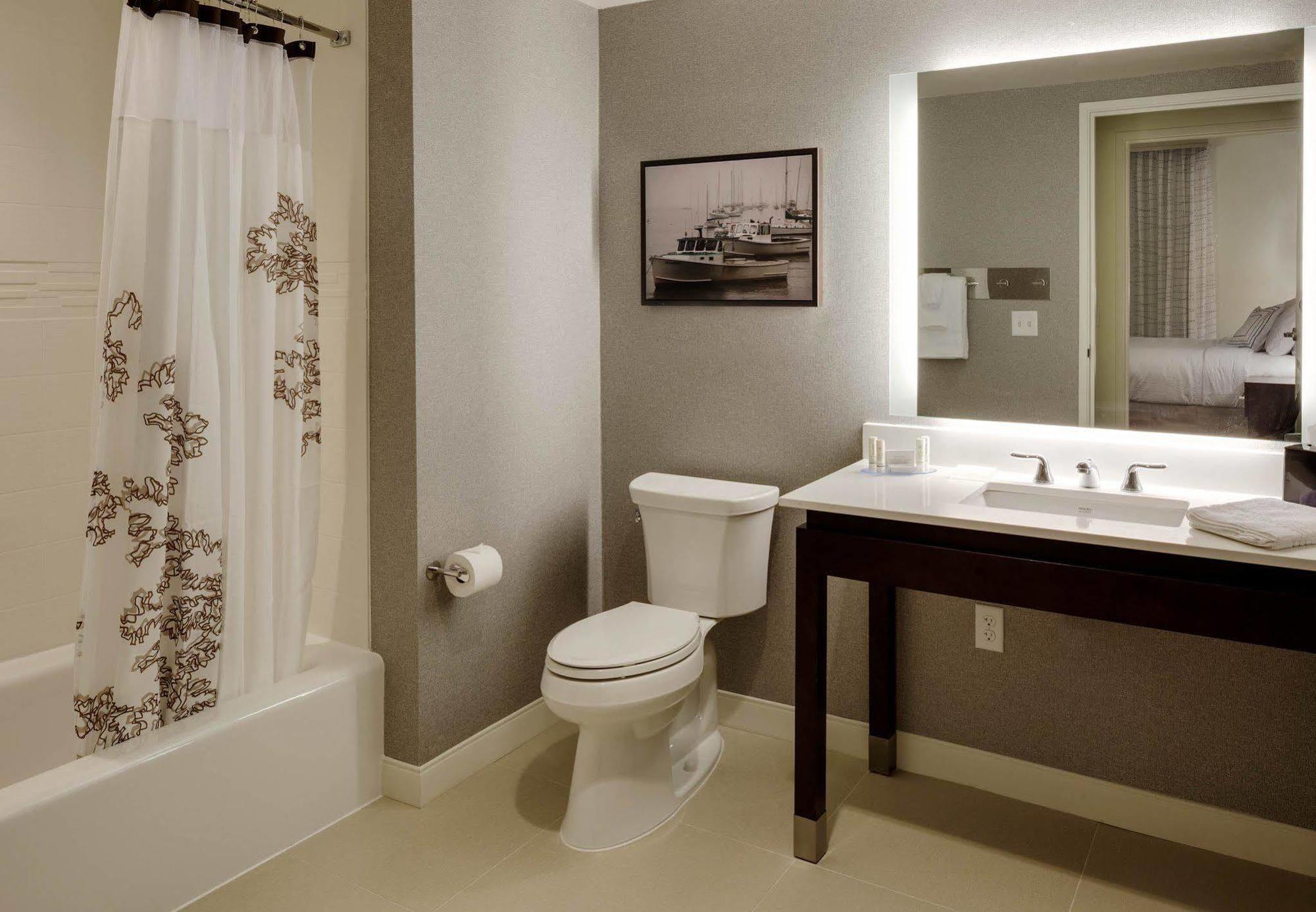 By Marriott Brunswick Area Hotel Bath